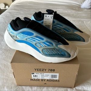 Yeezy 700 Arzareth